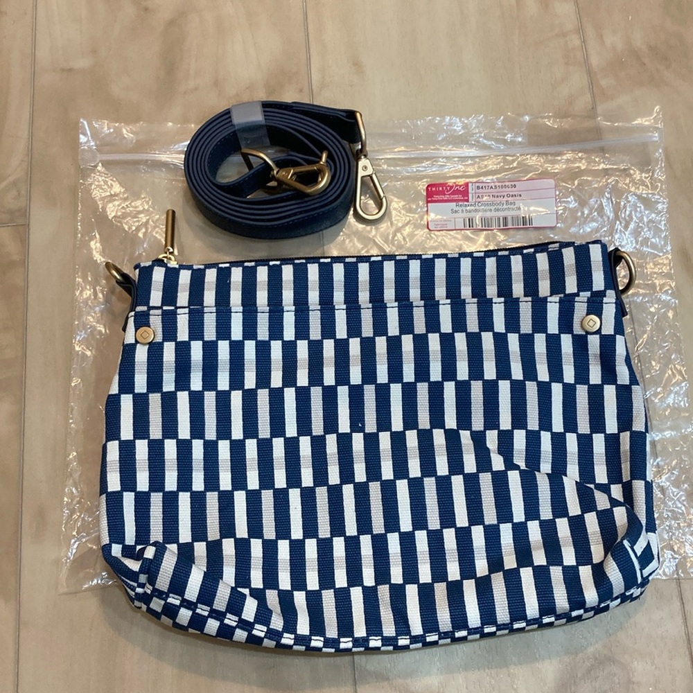 NWT thirty-one relaxed crossbody Navy Oasis bag